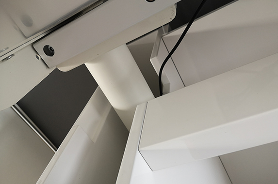 elektrisch bureau in hoogte verstelbaar design hoogglans