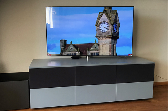 TV kast met RVS paal beugel speakerdoek