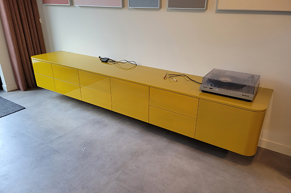tv audio meubel design geel zwevend